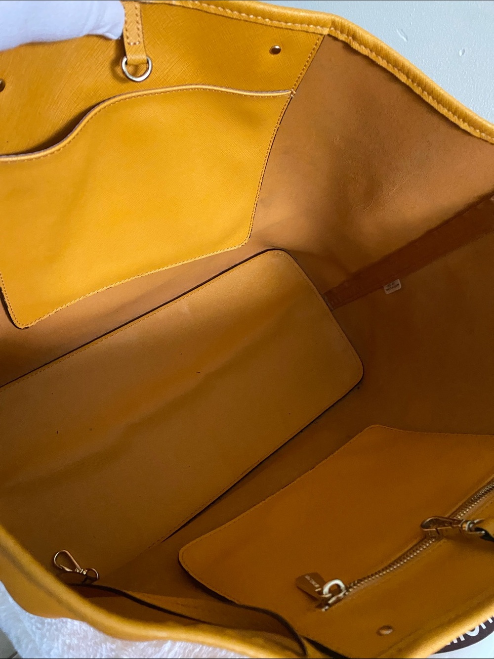 MICHAEL Michael Kors Jet Set Travel Medium Tote in Marigold - Picture 11 of 17